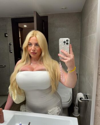 Full leaked Aurorao private onlyfans photo