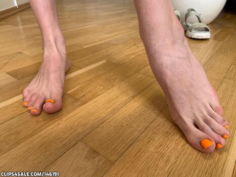 Full leaked Bigfeetgirls private onlyfans photo