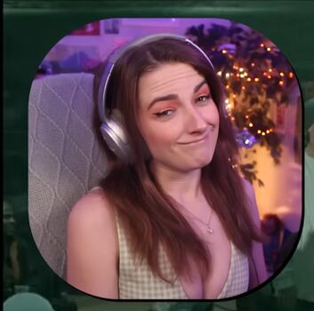 Caitlin Marie Reacts