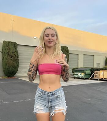 Full leaked Ellieridgerealtor page private onlyfans photo
