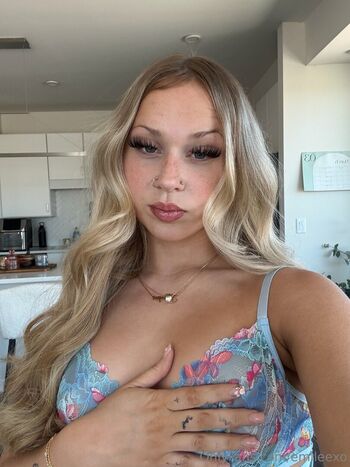 Full leaked Emileexo private onlyfans photo