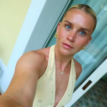Full leaked Female football page private onlyfans photo