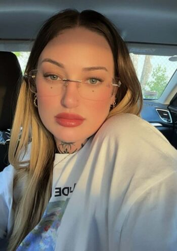 Full leaked Goth queen private onlyfans photo