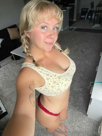 Full leaked Hollyhumps private onlyfans photo