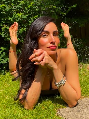 Full leaked La layana rous page private onlyfans photo