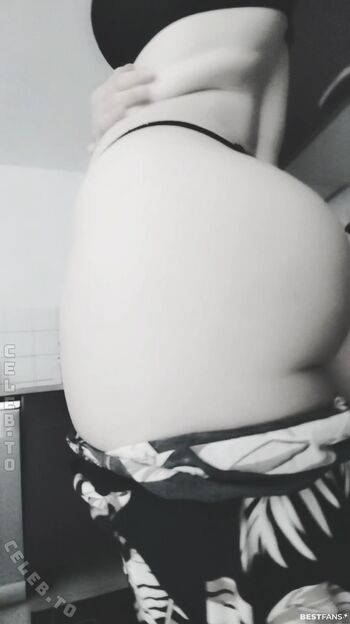 Full leaked Lady piaculum private onlyfans photo