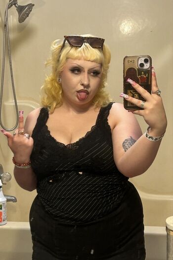 Full leaked Ladyohbitchuary private onlyfans photo