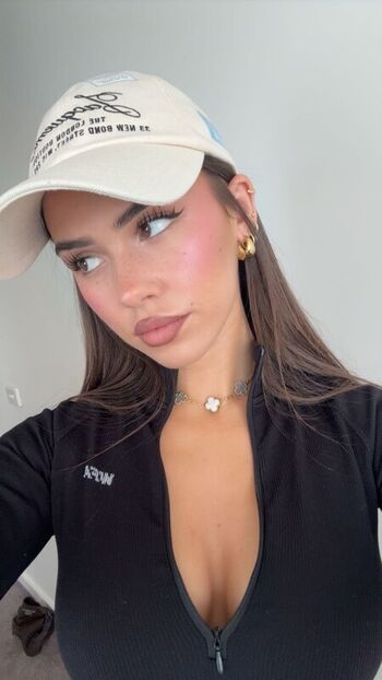 Full leaked Leah halton private onlyfans photo