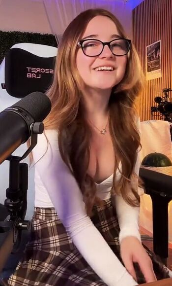 Full leaked Lyssaurora private onlyfans photo