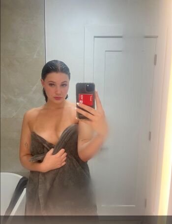 Full leaked Maddie peveril private onlyfans photo