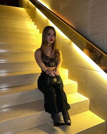 Midget Valentina