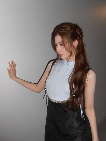 Full leaked Minatozaki sana page private onlyfans photo