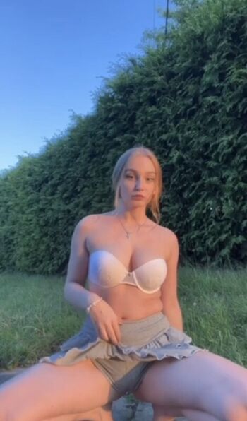 Full leaked Miniamalka private onlyfans photo