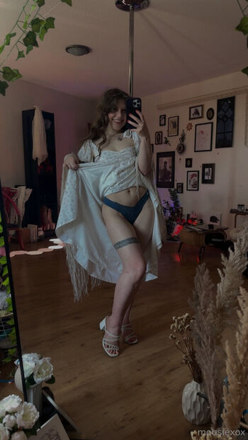 Full leaked Missmousiemouse private onlyfans photo