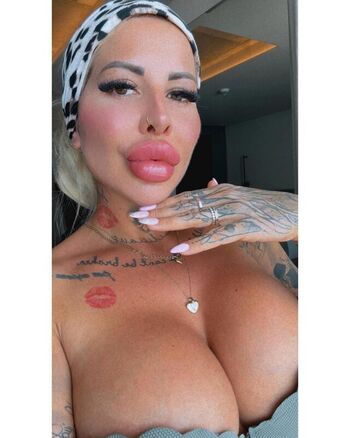 Full leaked Monamonique private onlyfans photo