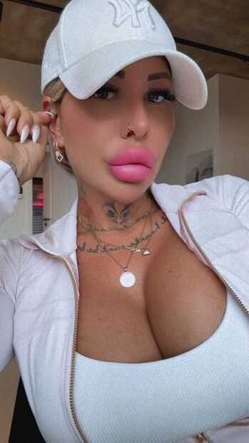 Full leaked Monamonique private onlyfans photo