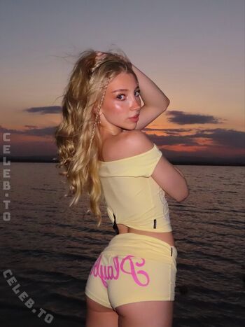 Full leaked Rosegnlz private onlyfans photo