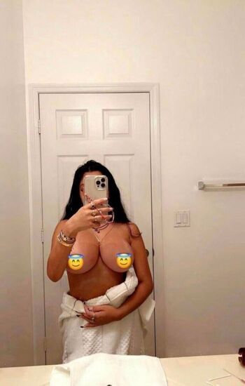 Full leaked Sariixo private onlyfans photo