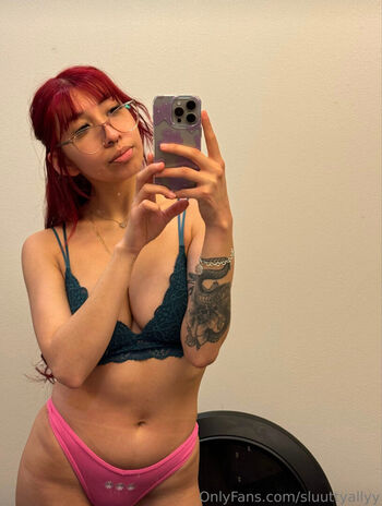 Full leaked Sluuttyallyy private onlyfans photo