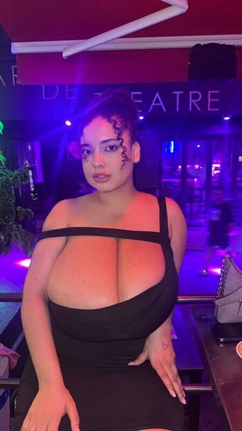 Thegirlinred0