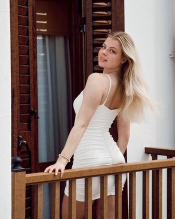 Full leaked Vallixpauline page private onlyfans photo