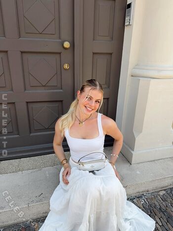 Full leaked Vallixpauline private onlyfans photo