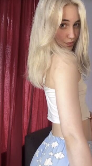 Full leaked Chapstickbxtch/ private onlyfans photo