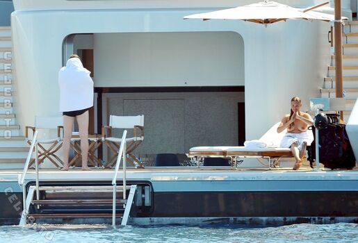 Full leaked Yasmin le bon private onlyfans photo