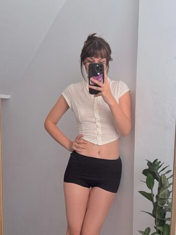 Full leaked Yquen private onlyfans photo