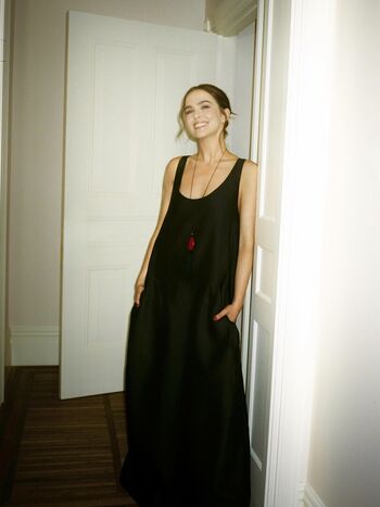 Full leaked Zoey deutch page private onlyfans photo